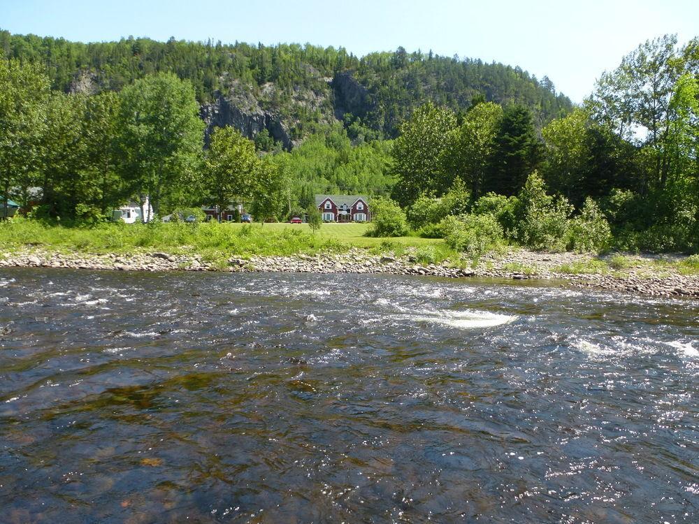 B&B Les Deux Pignons Petit-Saguenay 外观 照片
