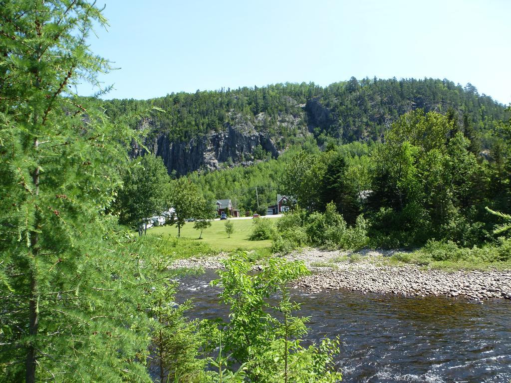 B&B Les Deux Pignons Petit-Saguenay 外观 照片