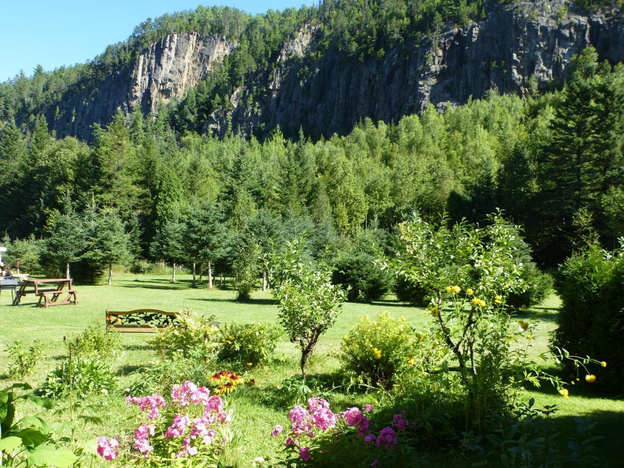 B&B Les Deux Pignons Petit-Saguenay 外观 照片